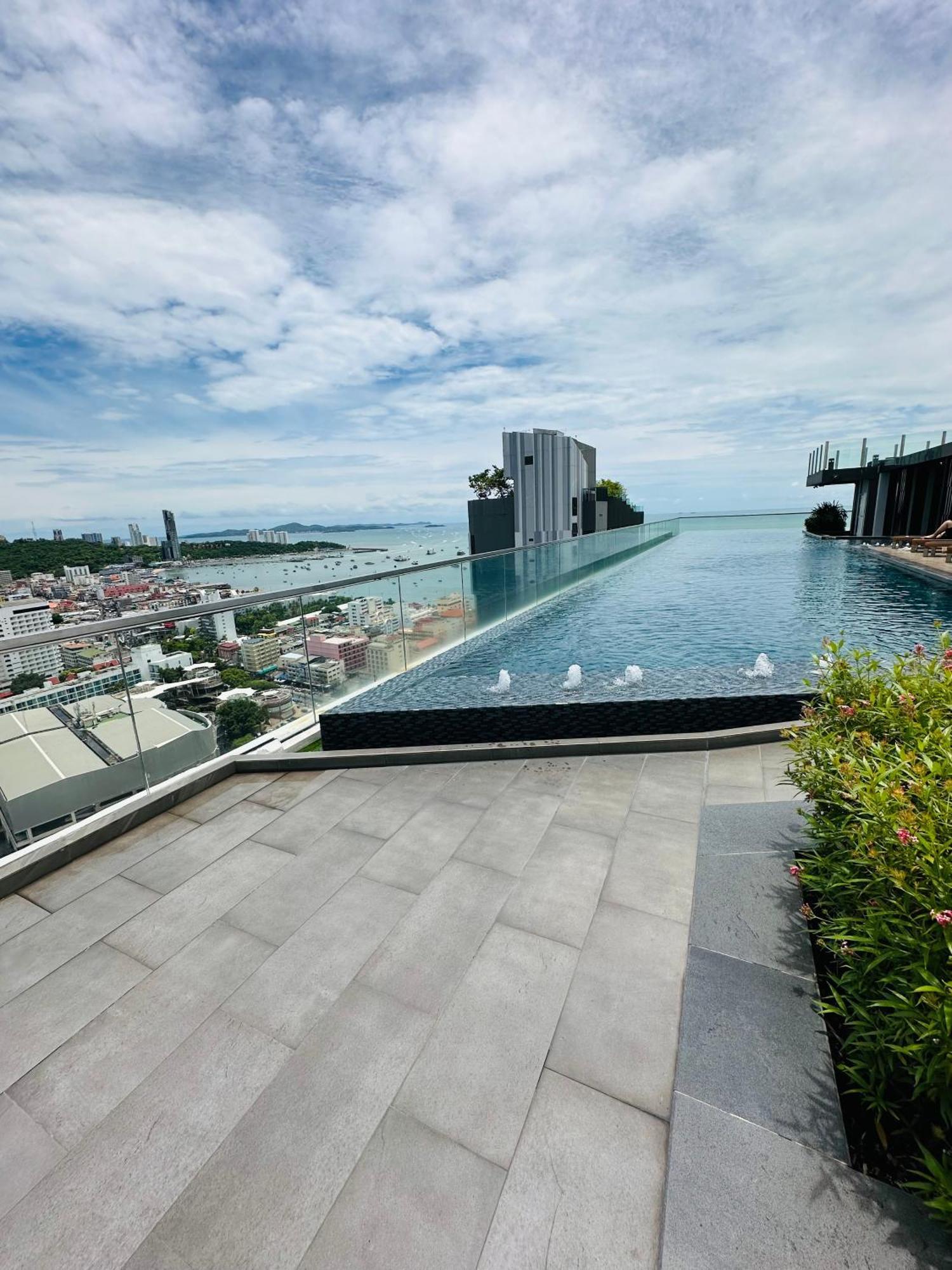 The Base Apartments At Central Pattaya Buitenkant foto